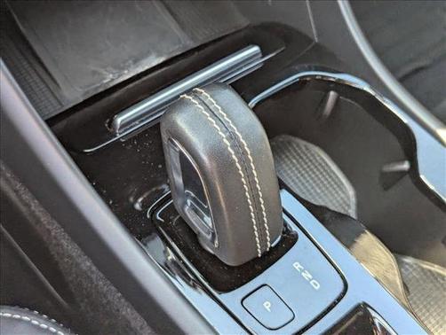 2020 Volvo XC40 T4 R-Design