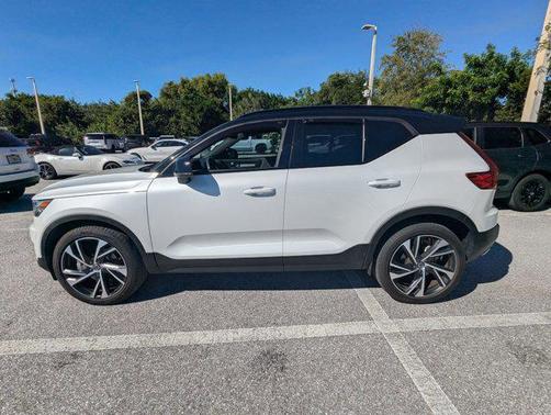 2020 Volvo XC40 T4 R-Design