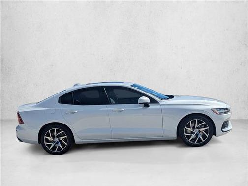 2020 Volvo S60 T5 Momentum