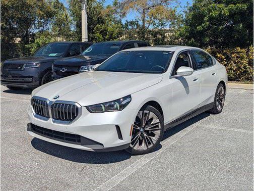 Mineral White Metallic 2024 BMW 530 530i