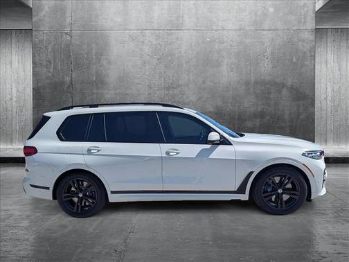 2022 BMW X7 M50i