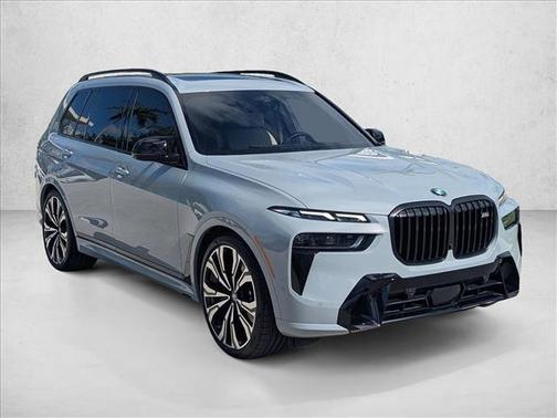 2023 BMW X7 M60i