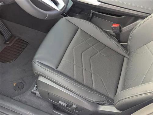 Black Sapphire Metallic 2026 BMW X1 xDrive28i