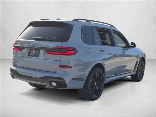 Brooklyn Grey Metallic 2027 BMW X7 xDrive40i