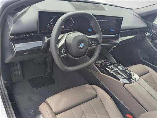 Mineral White Metallic 2026 BMW 530 530i