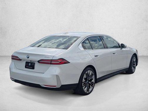 Mineral White Metallic 2026 BMW 530 530i