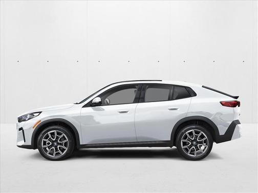 Alpine White 2026 BMW X2 xDrive28i