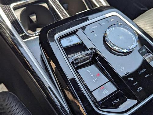 2023 BMW 740 i