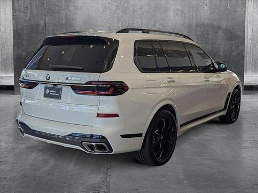 2025 BMW X7 M60i