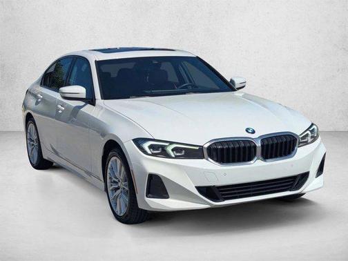 Alpine White 2023 BMW 330 330i