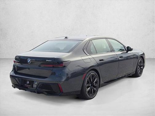 Dravit Grey Metallic 2026 BMW 740 740i