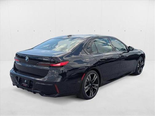 2025 BMW 740 i