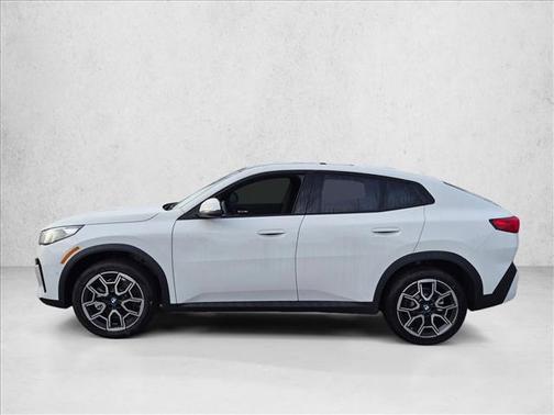 Alpine White 2027 BMW X2 xDrive28i