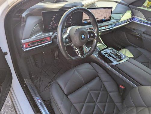 2025 BMW 740 740i