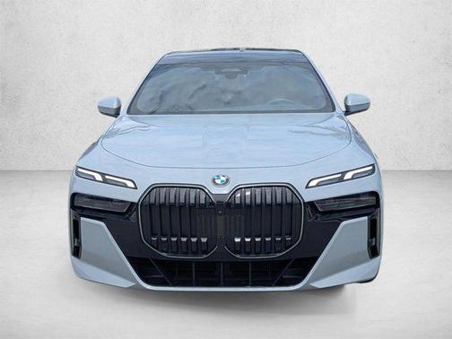 Brooklyn Grey Metallic 2023 BMW 740 i