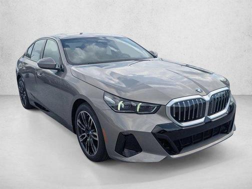 Oxide Grey Metallic 2026 BMW 530 530i