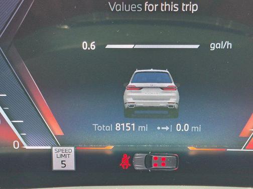 Mineral White Metallic 2026 BMW X7 xDrive40i
