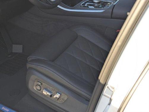 Mineral White Metallic 2026 BMW X5 sDrive40i
