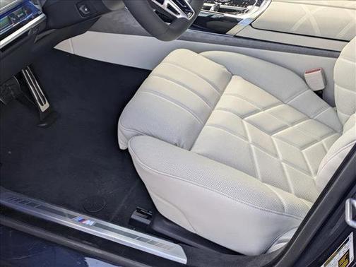 2026 BMW 750e i xDrive