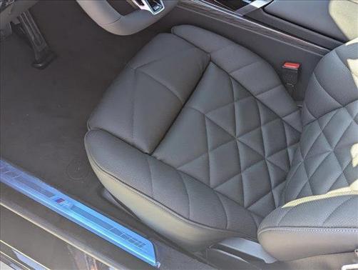 Black Sapphire Metallic 2026 BMW 740 740i