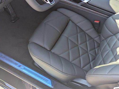 Black Sapphire Metallic 2026 BMW 740 740i