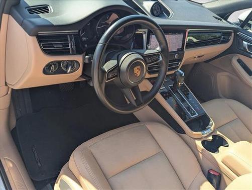 2022 Porsche Macan AWD