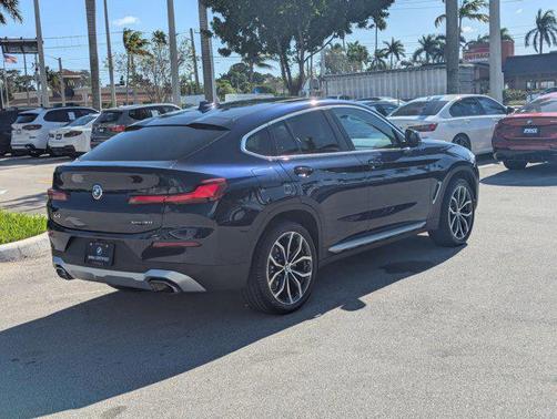 2023 BMW X4 xDrive30i
