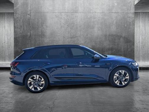2022 Audi e-tron Premium