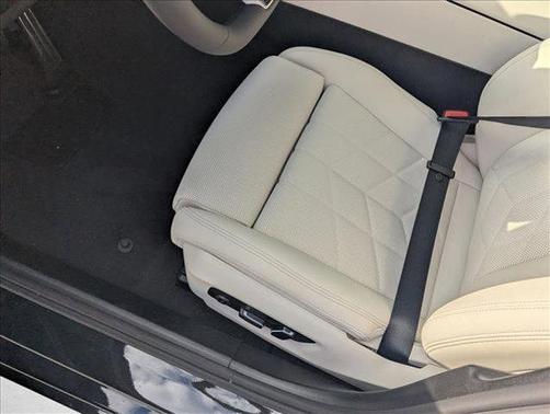 Black Sapphire Metallic 2026 BMW i5 eDrive40