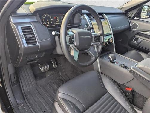 2025 Land Rover Discovery P360 Dynamic SE