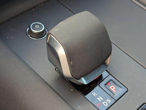 2025 Land Rover Discovery P360 Dynamic SE