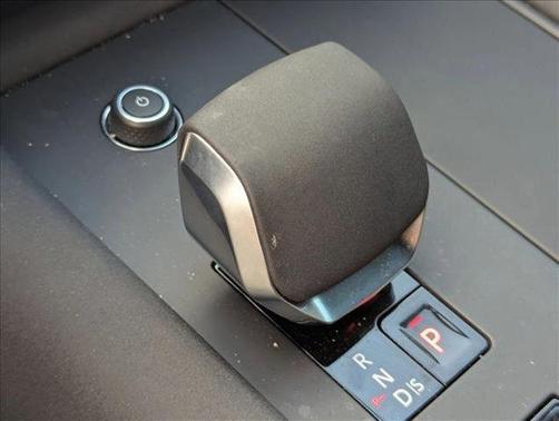 2025 Land Rover Discovery P360 Dynamic SE