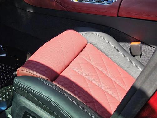 Aventurin Red Metallic 2027 BMW X6 M60i