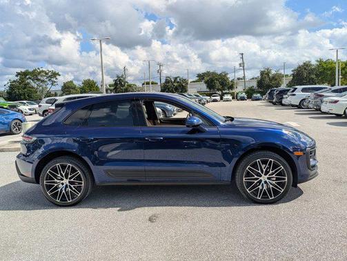 2022 Porsche Macan AWD