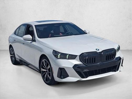 Mineral White Metallic 2026 BMW 530 530i