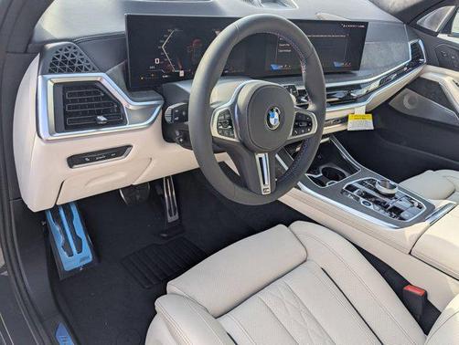 Dravit Grey Metallic 2027 BMW X7 M60i