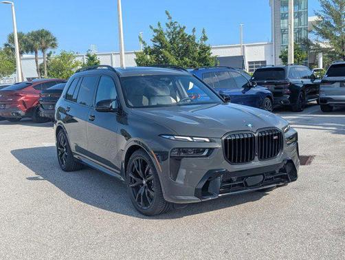 Dravit Grey Metallic 2027 BMW X7 M60i