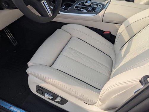 Dravit Grey Metallic 2027 BMW X7 M60i