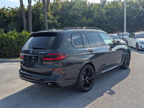 Dravit Grey Metallic 2027 BMW X7 M60i