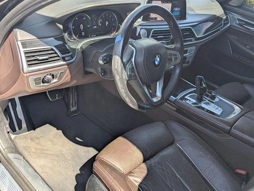 2019 BMW 740 740i