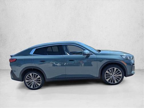 Cape York Green Metallic 2025 BMW X2 xDrive28i