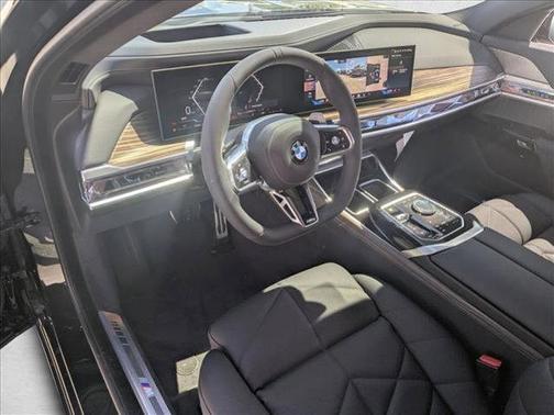 2025 BMW 740 i