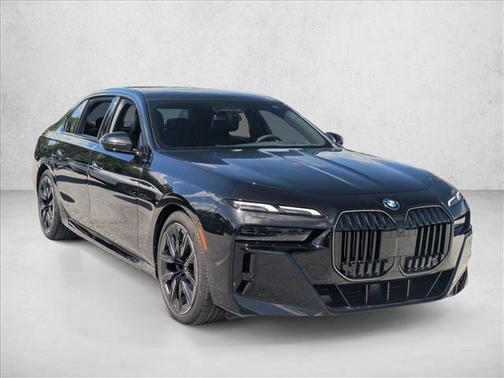 2025 BMW 740 i