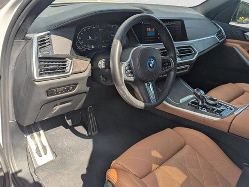 Mineral White Metallic 2023 BMW X5 PHEV xDrive45e