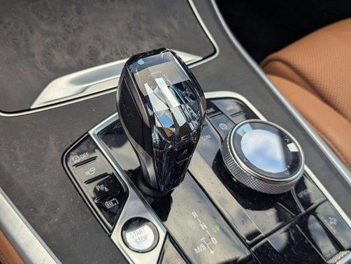 Mineral White Metallic 2023 BMW X5 PHEV xDrive45e