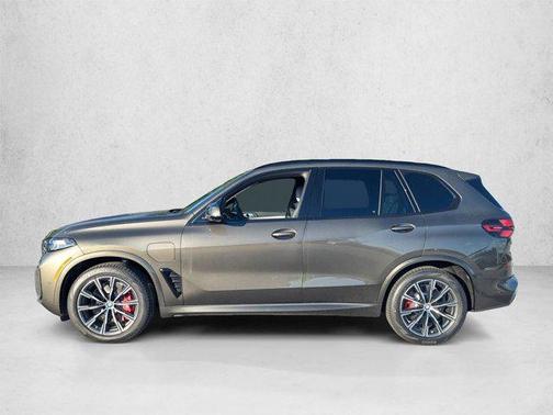 Manhattan Green Metallic 2026 BMW X5 PHEV xDrive50e