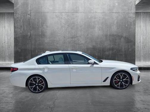 2022 BMW 530 i