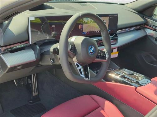 Alpine White 2027 BMW i5 eDrive40