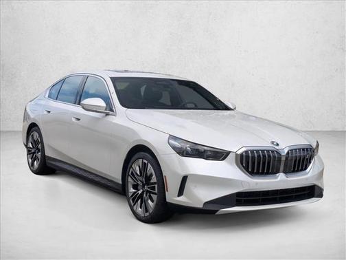 Mineral White Metallic 2027 BMW i5 eDrive40