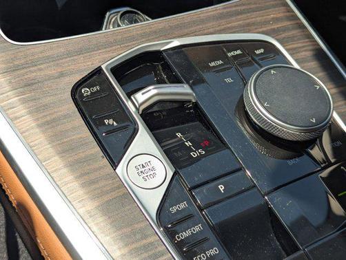 Black Sapphire Metallic 2024 BMW X7 xDrive40i